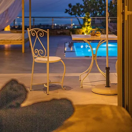 Petros Villa *